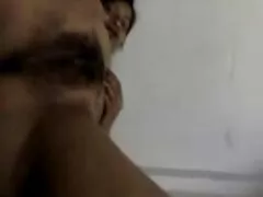 مرد جوان جاسوسی کرد و یک کانال های شهوانی میلان برهنه به او کوکان وارد کرد