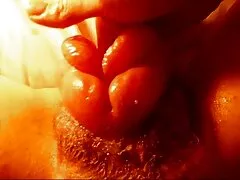 جوجه شایان ستایش در کفش پاشنه بلند یک صدای کانال تلگرام سوپر سکسی عمیق می دهد