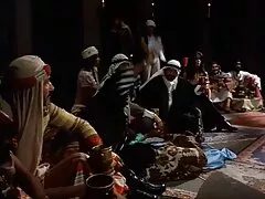 همسر با مردان جوان روی لیست کانال های سکسی در تلگرام کاناپه شوهرش را تقلب می کند