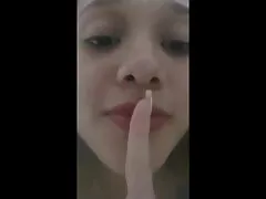 ویبراتور شیار دار صورتی باعث بالا آمدن ارگاسم می شود کانال سکسی در تل